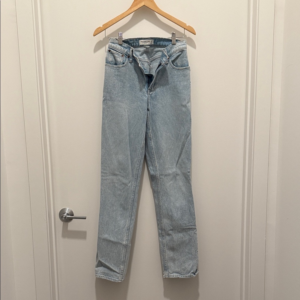 Abercrombie & Fitch The 90’s Straight Low Rise Jeans